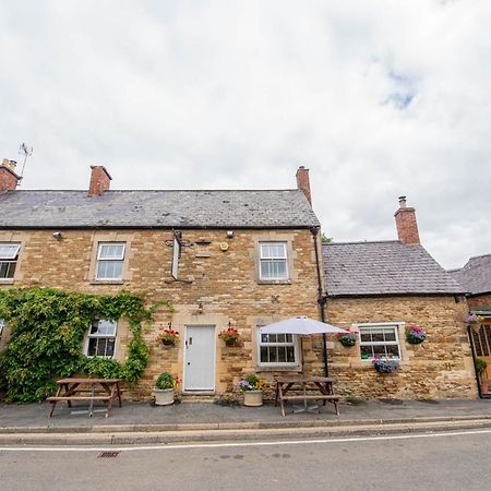 The George & Dragon Country Inn Seaton Exteriér fotografie